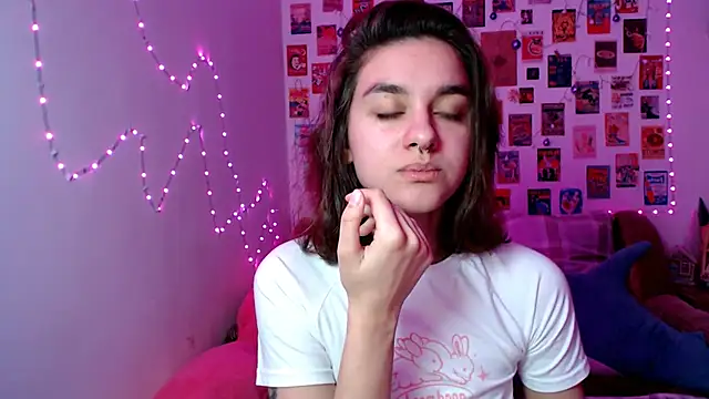 Snapshot of Celine_Dionn chatting on 01/17/25, 02:50 Celine Dionn online show from 01/17/25, 02:50