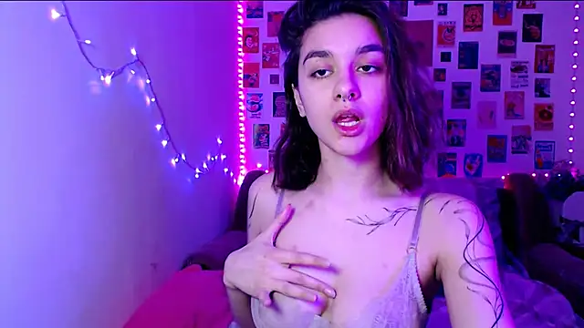 Snapshot of Celine_Dionn chatting on 02/15/25, 02:00 Celine Dionn online show from 02/15/25, 02:00