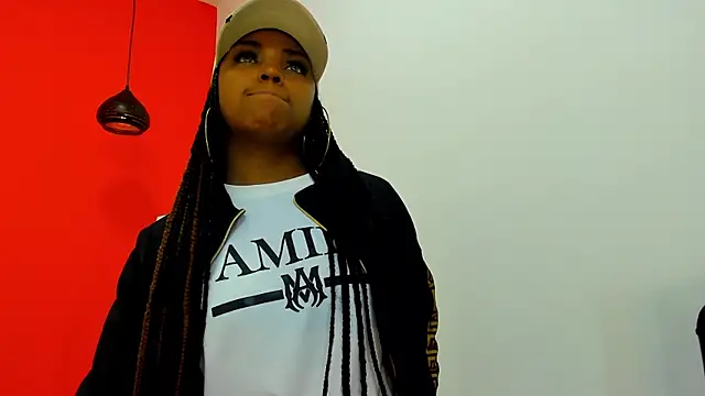 Snapshot of malu_horny_69 chatting on 12/22/24, 11:33 malu horny 69 online show from 12/22/24, 11:33