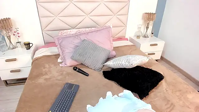 Twwiiggy online show from 01/16/26, 08:02