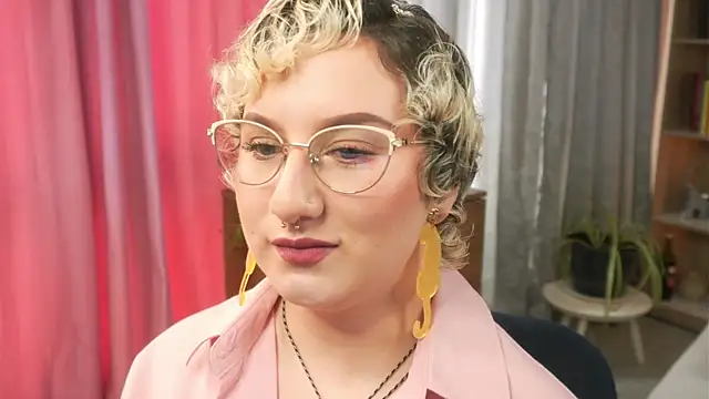 Ximenna Cruz online show from 04/13/26, 07:19