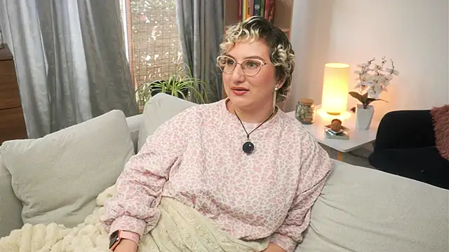 Ximenna Cruz online show from 04/14/26, 07:31