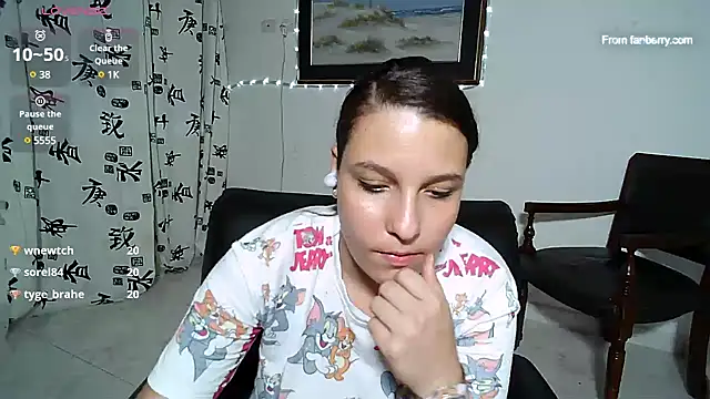 Snapshot of alexia_87 chatting on 01/12/25, 04:31 alexia 87 online show from 01/12/25, 04:31