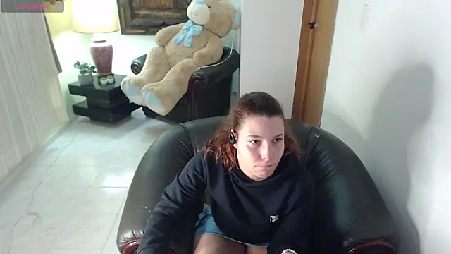 Snapshot of alexia_87 chatting on 05/30/26, 02:19 alexia 87 online show from 05/30/26, 02:19