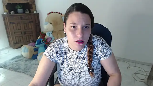 Snapshot of alexia_87 chatting on 07/31/26, 02:33 alexia 87 online show from 07/31/26, 02:33