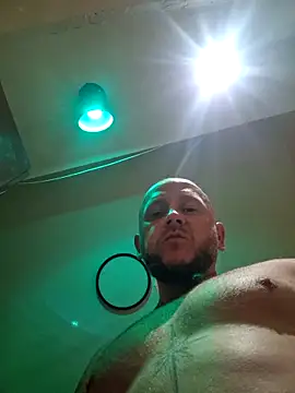 Snapshot of RomWoolf chatting on 12/12/24, 11:47 RomWoolf online show from 12/12/24, 11:47