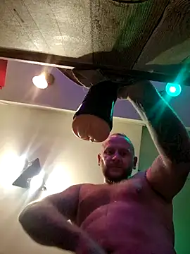 Snapshot of RomWoolf chatting on 02/24/25, 10:25 RomWoolf online show from 02/24/25, 10:25