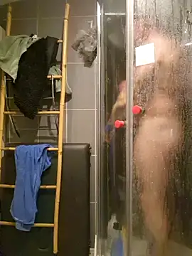 Snapshot of RomWoolf chatting on 02/28/25, 12:43 RomWoolf online show from 02/28/25, 12:43