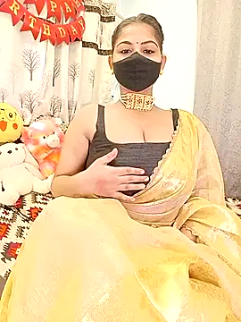 Snapshot of Divya_girl chatting on 10/10/25, 09:19 Divya girl online show from 10/10/25, 09:19