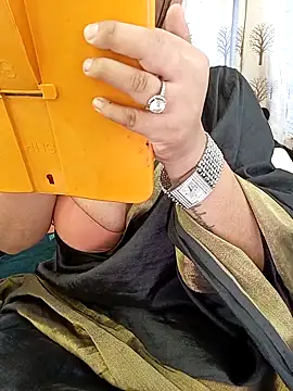 Snapshot of Divya_girl chatting on 12/22/25, 08:44 Divya girl online show from 12/22/25, 08:44