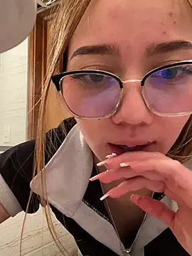 Snapshot of melody-dy chatting on 12/29/24, 02:27 melody-dy online show from 12/29/24, 02:27