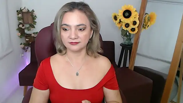 Snapshot of ana_milf chatting on 06/19/26, 01:37 ana milf online show from 06/19/26, 01:37
