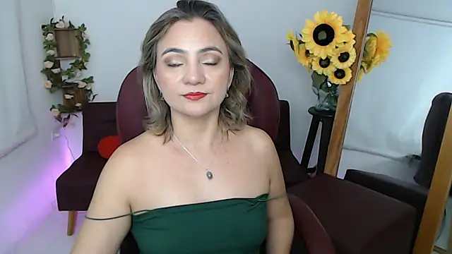 Snapshot of ana_milf chatting on 07/06/26, 03:03 ana milf online show from 07/06/26, 03:03