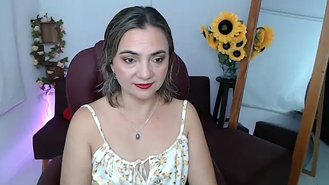 Snapshot of ana_milf chatting on 07/14/26, 01:17 ana milf online show from 07/14/26, 01:17