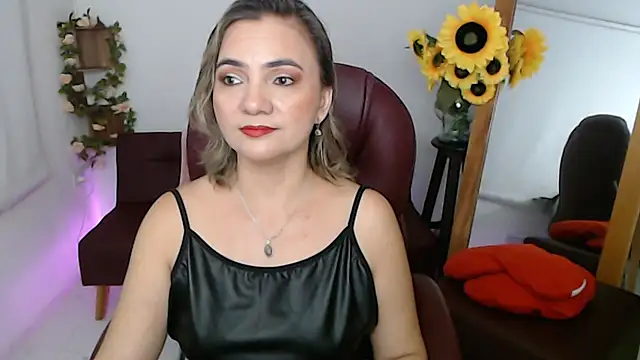 Snapshot of ana_milf chatting on 07/18/26, 01:48 ana milf online show from 07/18/26, 01:48