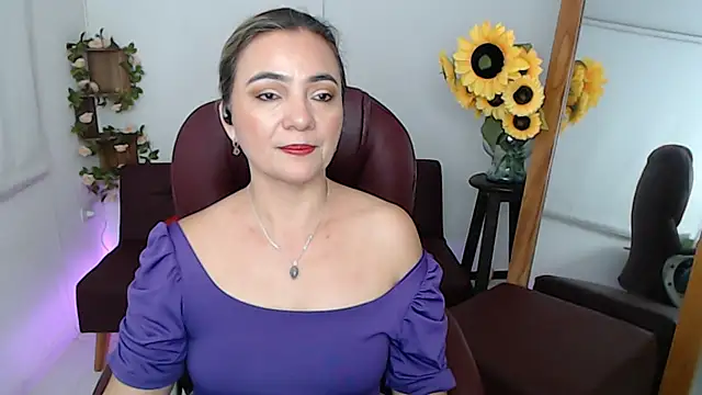Snapshot of ana_milf chatting on 07/24/26, 01:42 ana milf online show from 07/24/26, 01:42