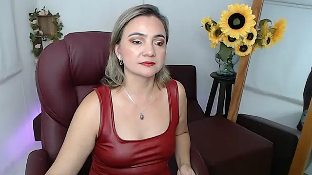 Snapshot of ana_milf chatting on 07/25/26, 02:25 ana milf online show from 07/25/26, 02:25