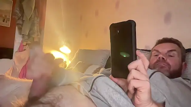 Snapshot of toptugger chatting on 11/18/25, 04:11 toptugger online show from 11/18/25, 04:11