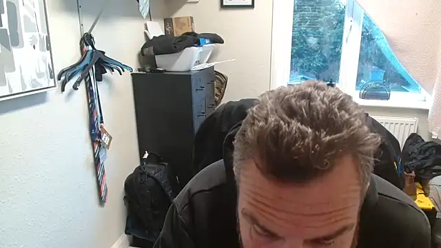 Snapshot of toptugger chatting on 11/19/25, 03:23 toptugger online show from 11/19/25, 03:23