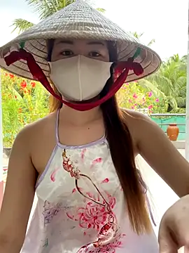 BabyThree  online show from 11/11/25, 08:14