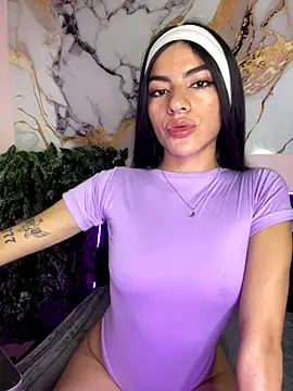 liss hot  online show from 10/10/25, 10:20