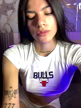 liss hot  online show from 11/11/25, 09:59