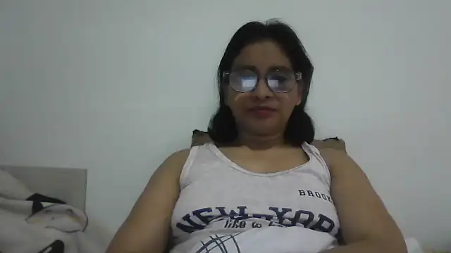 Snapshot of titssmall123 chatting on 11/19/25, 03:01 titssmall123 online show from 11/19/25, 03:01