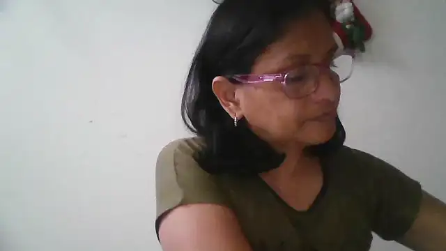Snapshot of titssmall123 chatting on 01/07/26, 12:18 titssmall123 online show from 01/07/26, 12:18