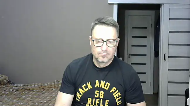 Snapshot of HarrySnake chatting on 01/11/25, 04:03 HarrySnake online show from 01/11/25, 04:03