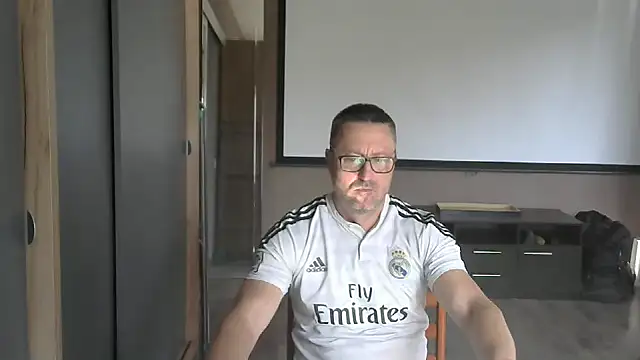 Snapshot of HarrySnake chatting on 09/16/25, 11:00 HarrySnake online show from 09/16/25, 11:00