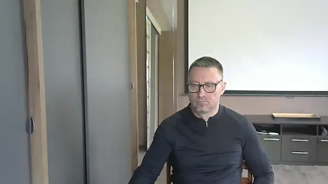 Snapshot of HarrySnake chatting on 10/15/25, 06:46 HarrySnake online show from 10/15/25, 06:46