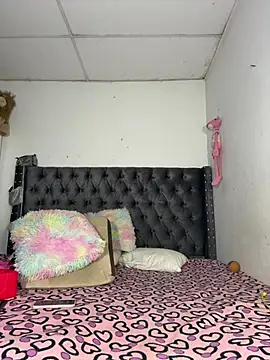 saragill323 online show from 02/06/26, 05:27