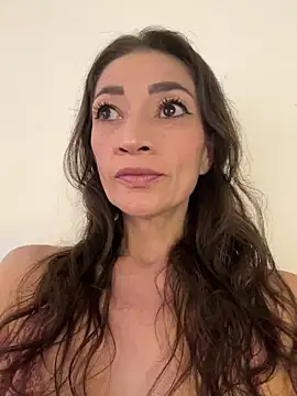 Snapshot of Yulia_sx chatting on 02/21/25, 04:48 Yulia sx online show from 02/21/25, 04:48