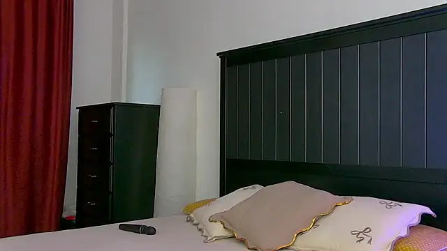 Yanira Muslim online show from 04/12/26, 04:06