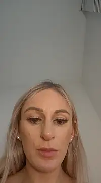 Snapshot of Liana_Lou chatting on 01/19/25, 01:44 Liana Lou online show from 01/19/25, 01:44