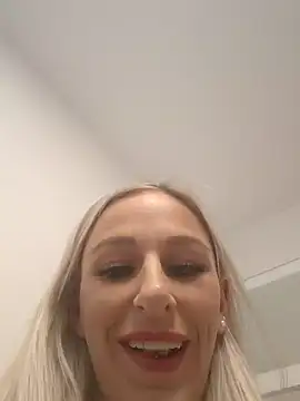 Snapshot of Liana_Lou chatting on 02/05/25, 02:48 Liana Lou online show from 02/05/25, 02:48