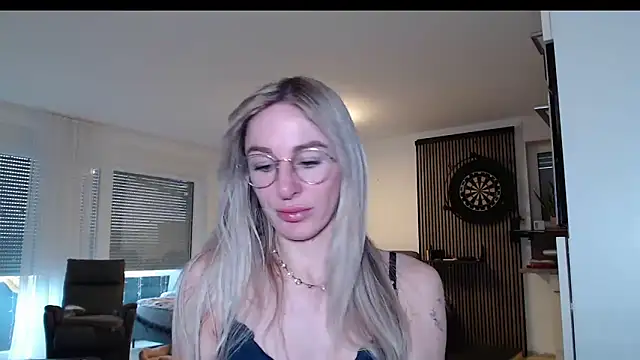 Liana Lou online show from 03/08/26, 07:45