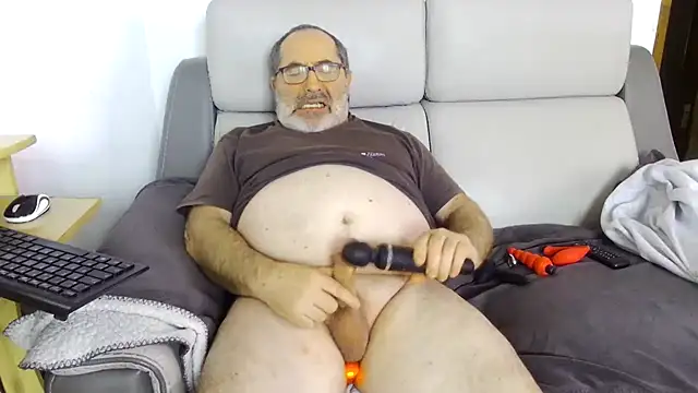 Snapshot of gillou1234 chatting on 01/31/25, 01:56 gillou1234 online show from 01/31/25, 01:56