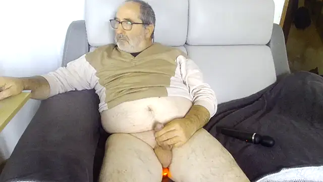 Snapshot of gillou1234 chatting on 09/24/25, 04:10 gillou1234 online show from 09/24/25, 04:10