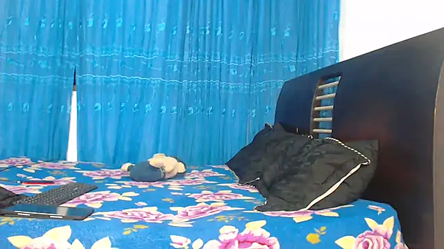 Hot Sharks  online show from 10/06/25, 07:50