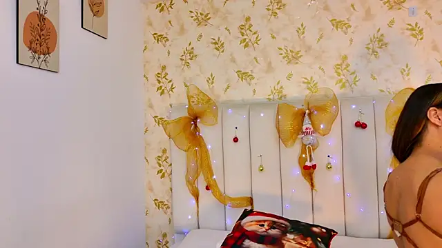 Sara Desire online show from 12/14/25, 12:21