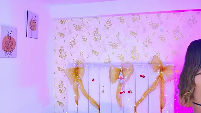 Sara Desire online show from 12/20/25, 12:23