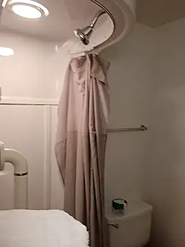 allissonw13 online show from 04/20/26, 12:30