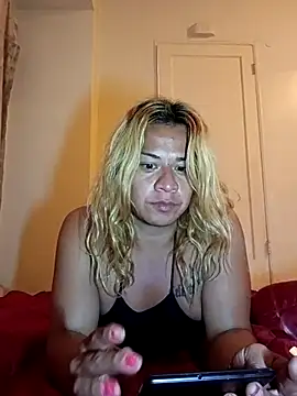 allissonw13 online show from 04/23/26, 12:12