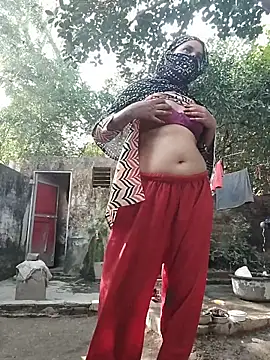 Snapshot of Hot-rubina chatting on 11/28/25, 05:10 Hot-rubina online show from 11/28/25, 05:10