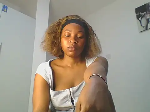 Snapshot of _Becky002 chatting on 12/14/25, 09:36 Becky002 online show from 12/14/25, 09:36