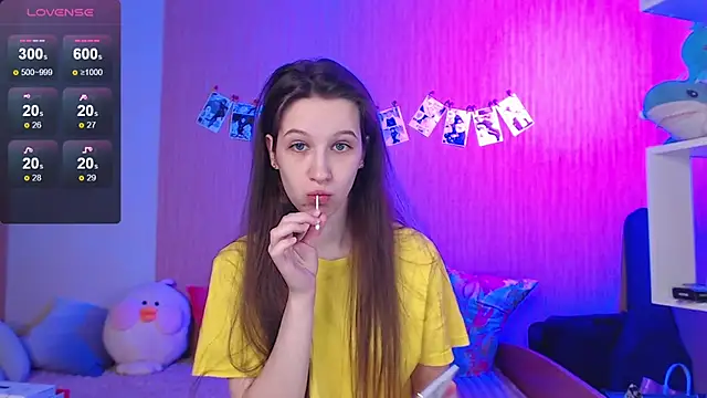 ur kitty   online show from 10/12/25, 02:05