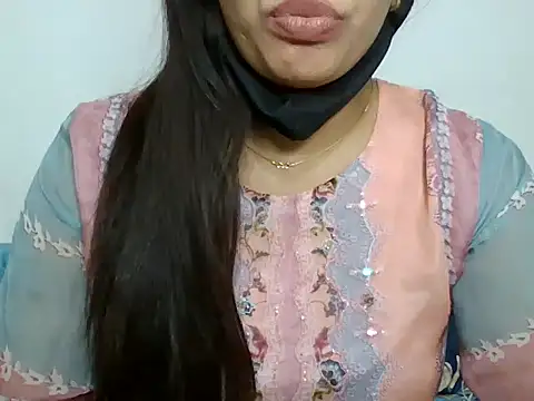 Snapshot of sparkling_queen chatting on 12/11/24, 04:20 sparkling queen online show from 12/11/24, 04:20