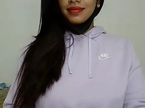 Snapshot of sparkling_queen chatting on 12/12/24, 03:32 sparkling queen online show from 12/12/24, 03:32