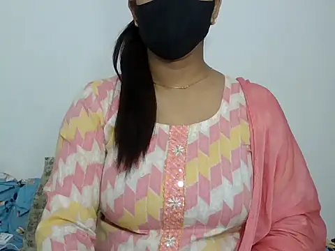 Snapshot of sparkling_queen chatting on 12/13/24, 04:16 sparkling queen online show from 12/13/24, 04:16